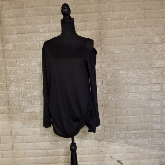 Absolutely Gorgeous cold shoulder blouse - Picture 2 of 7